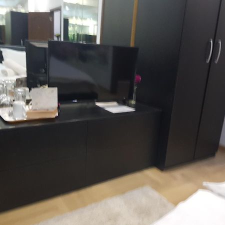 Mirrors Room Mega Mall National Arena Bukurešť Exteriér fotografie